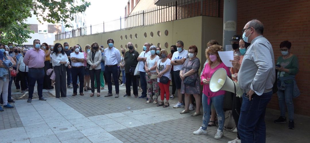La concentración vecinal en el Centro de Salud 'Castilla la Nueva' La concentración vecinal en el Centro de Salud 'Castilla la Nueva'
