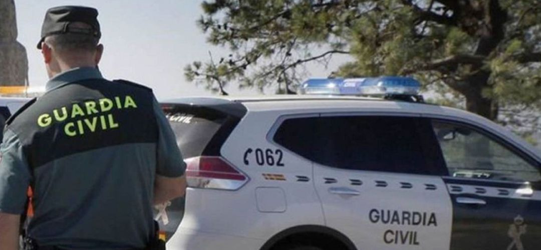 A los detenidos se les atribuye 17 robos con fuerza en garajes comunitarios. A los detenidos se les atribuye 17 robos con fuerza en garajes comunitarios.
