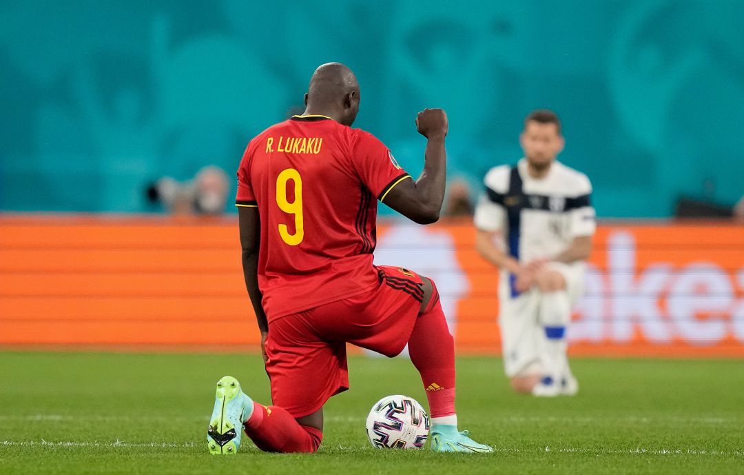 Lukaku sumándose al movimiento del 'Black Lives Matter' en el Bélgica - Finlandia Lukaku sumándose al movimiento del 'Black Lives Matter' en el Bélgica - Finlandia