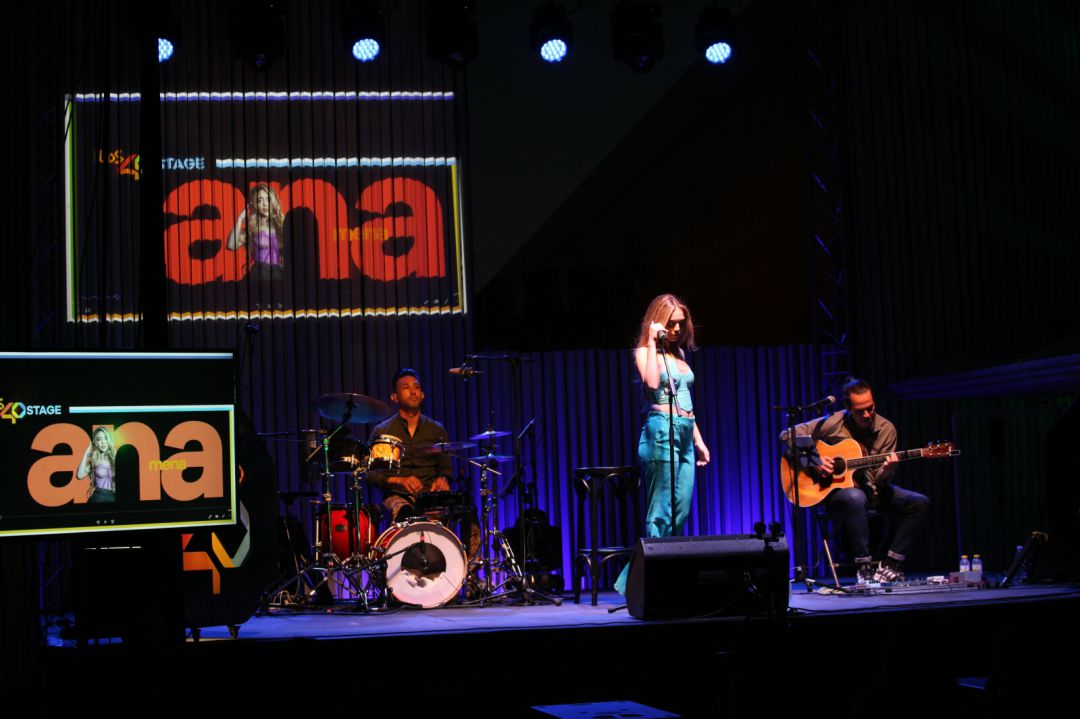 Ana Mena en el escenario LOS40 Stage en El Batel Ana Mena en el escenario LOS40 Stage en El Batel