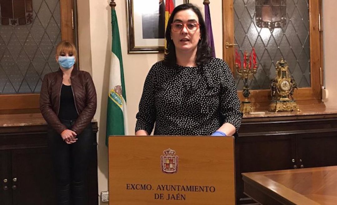 La concejala de Hacienda, María Orozco (primer plano), acompañada de su antigua compañera, María Cantos. La concejala de Hacienda, María Orozco (primer plano), acompañada de su antigua compañera, María Cantos.