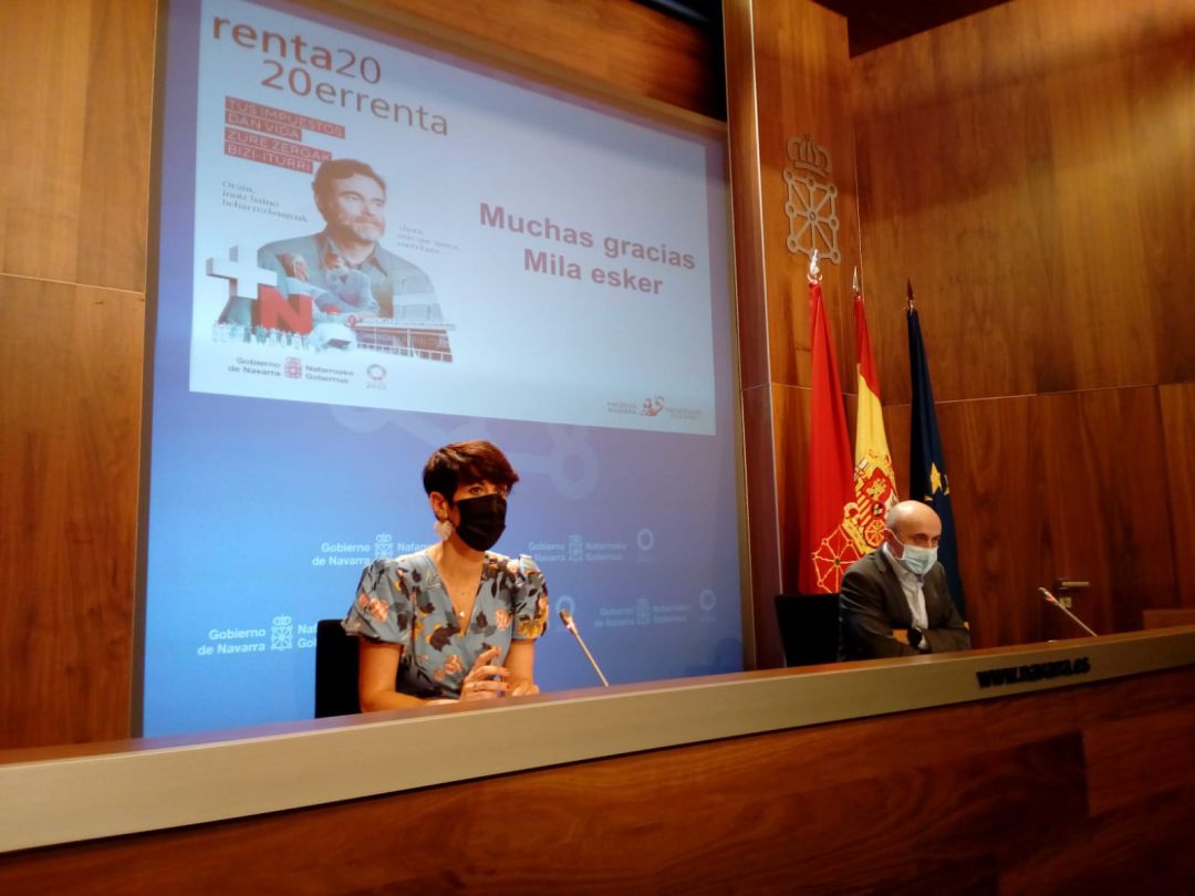 La consejera de Hacienda, Elma Saiz, y el director gerente de Hacienda Foral, Óscar Martínez de Bujanda, en la presentación de los resultados de la campaña de la Renta y el Patrimonio. La consejera de Hacienda, Elma Saiz, y el director gerente de Hacienda Foral, Óscar Martínez de Bujanda, en la presentación de los resultados de la campaña de la Renta y el Patrimonio.