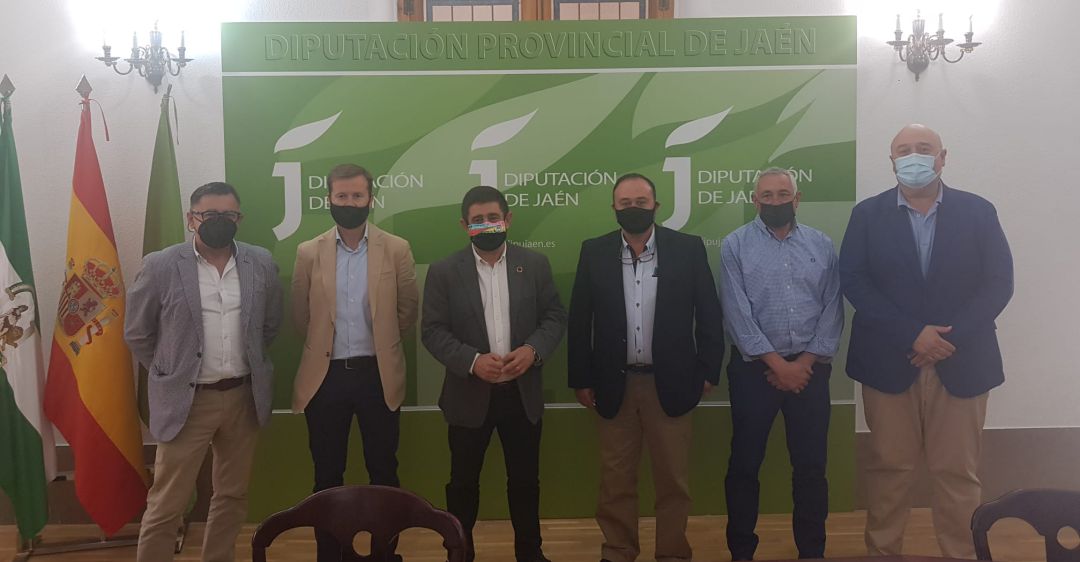 Reunión de la Asociación de Empresarios de Arjonilla con el presidente de la Diputación provincial. Reunión de la Asociación de Empresarios de Arjonilla con el presidente de la Diputación provincial.