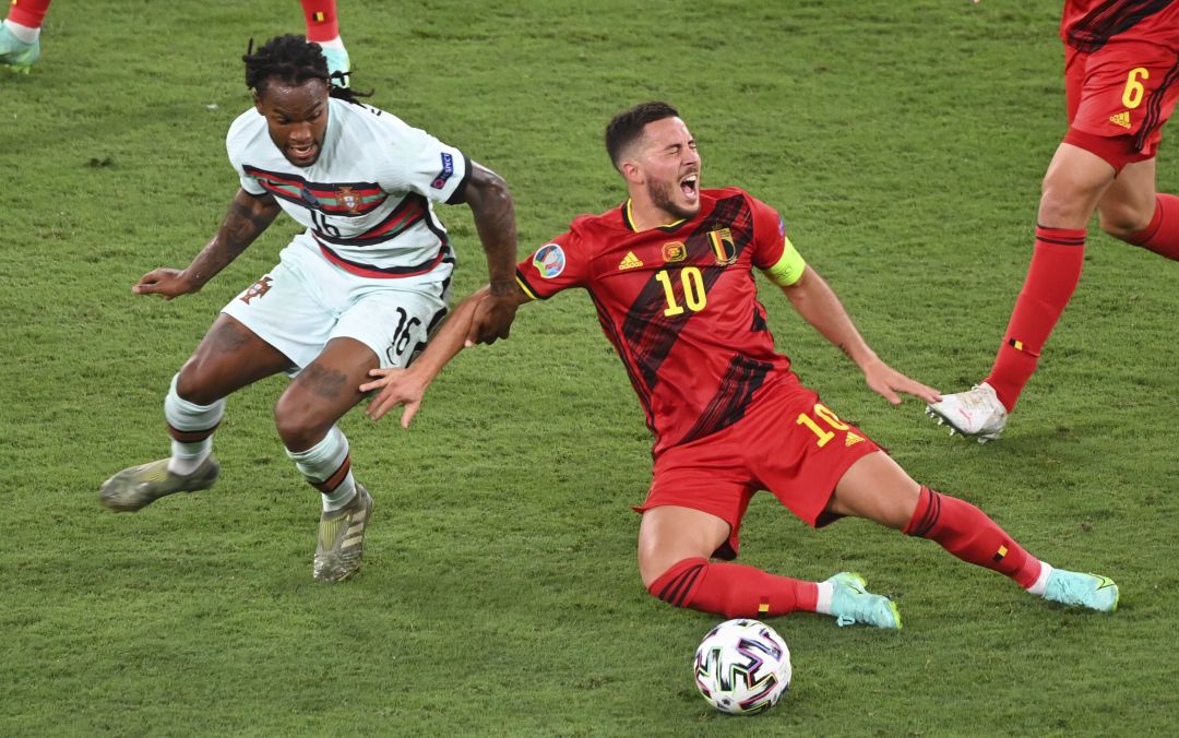 Hazard se duele de una entrada de Renato Sanches, en el Bélgica - Portugal Hazard se duele de una entrada de Renato Sanches, en el Bélgica - Portugal