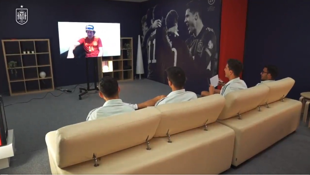 Fernando Alonso pone a prueba a Gerard Moreno, Pedri, Pau Torres y Èric García Fernando Alonso pone a prueba a Gerard Moreno, Pedri, Pau Torres y Èric García