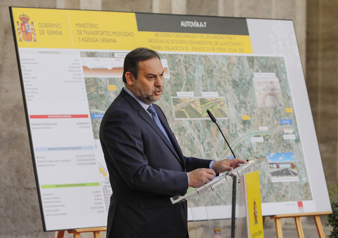 El ministro de Transportes, José Luis Ábalos, presenta un proyecto de infraestructuras en València
ROBER SOLSONA El ministro de Transportes, José Luis Ábalos, presenta un proyecto de infraestructuras en València
ROBER SOLSONA