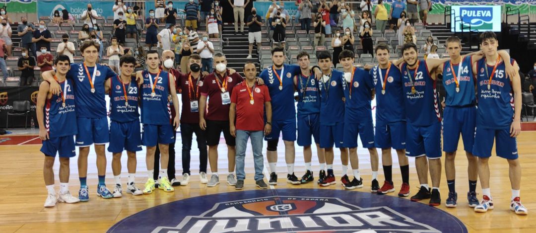 Plantilla del CB Andújar júnior masculino que ha realizado un brillante Campeonato de España. Plantilla del CB Andújar júnior masculino que ha realizado un brillante Campeonato de España.