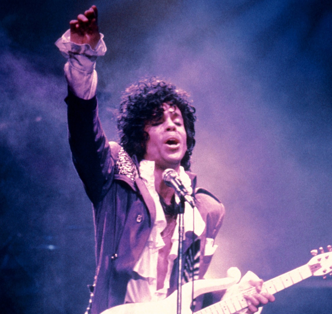 Prince durante un concierto en 1984 Prince durante un concierto en 1984