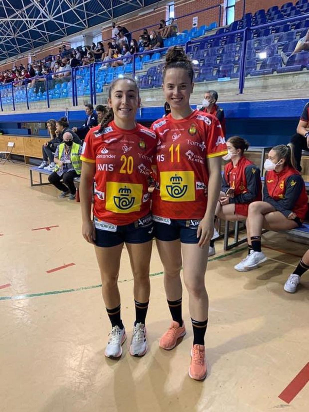 Elena Amores (I) y Zaira Benítez seguirán vistiendo la camiseta de la Selección Española Elena Amores (I) y Zaira Benítez seguirán vistiendo la camiseta de la Selección Española