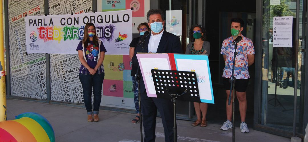 El alcalde de Parla, Ramón Jurado, descubre una placa de Pedro Zerolo El alcalde de Parla, Ramón Jurado, descubre una placa de Pedro Zerolo