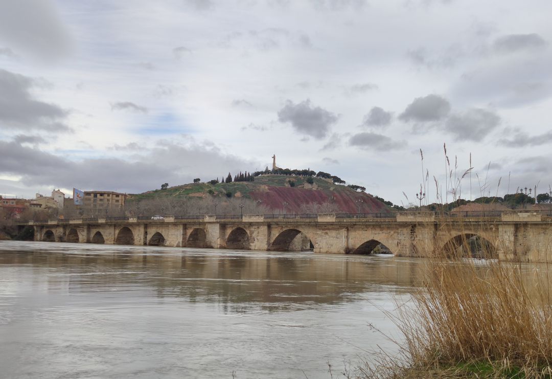 Panorámica del puente sobre el Ebro a su paso por Tudela Panorámica del puente sobre el Ebro a su paso por Tudela