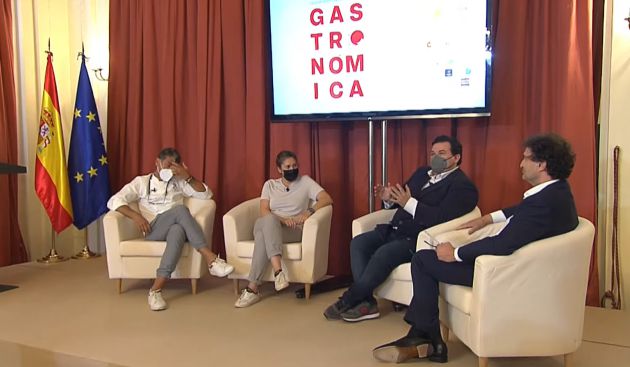 Paco Roncero, Maca de Castro, Marcos Morán y Pepe Rodríguez, en la presentación de la Guía de Diplomacia Gastronómica. Paco Roncero, Maca de Castro, Marcos Morán y Pepe Rodríguez, en la presentación de la Guía de Diplomacia Gastronómica.