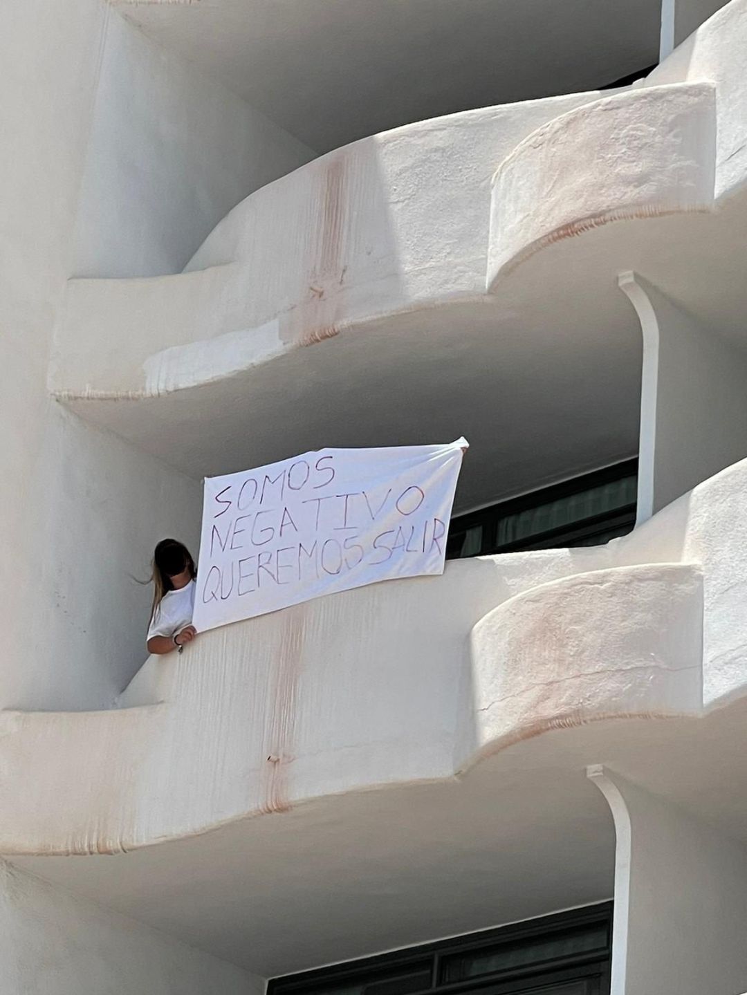 Una habitación del hotel Bellver de Mallorca por el macrobrote que afectó a jóvenes participantes en viajes de fin de curso a la isla. Una habitación del hotel Bellver de Mallorca por el macrobrote que afectó a jóvenes participantes en viajes de fin de curso a la isla.