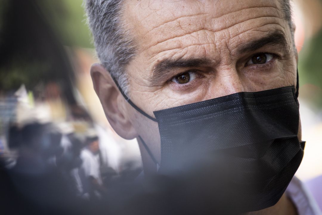 El exportavoz de Ciudadanos en las Cortes Valencianas, Toni Cantó, durante la recogida de firmas contra los indultos a los presos del ‘procés’ El exportavoz de Ciudadanos en las Cortes Valencianas, Toni Cantó, durante la recogida de firmas contra los indultos a los presos del ‘procés’
