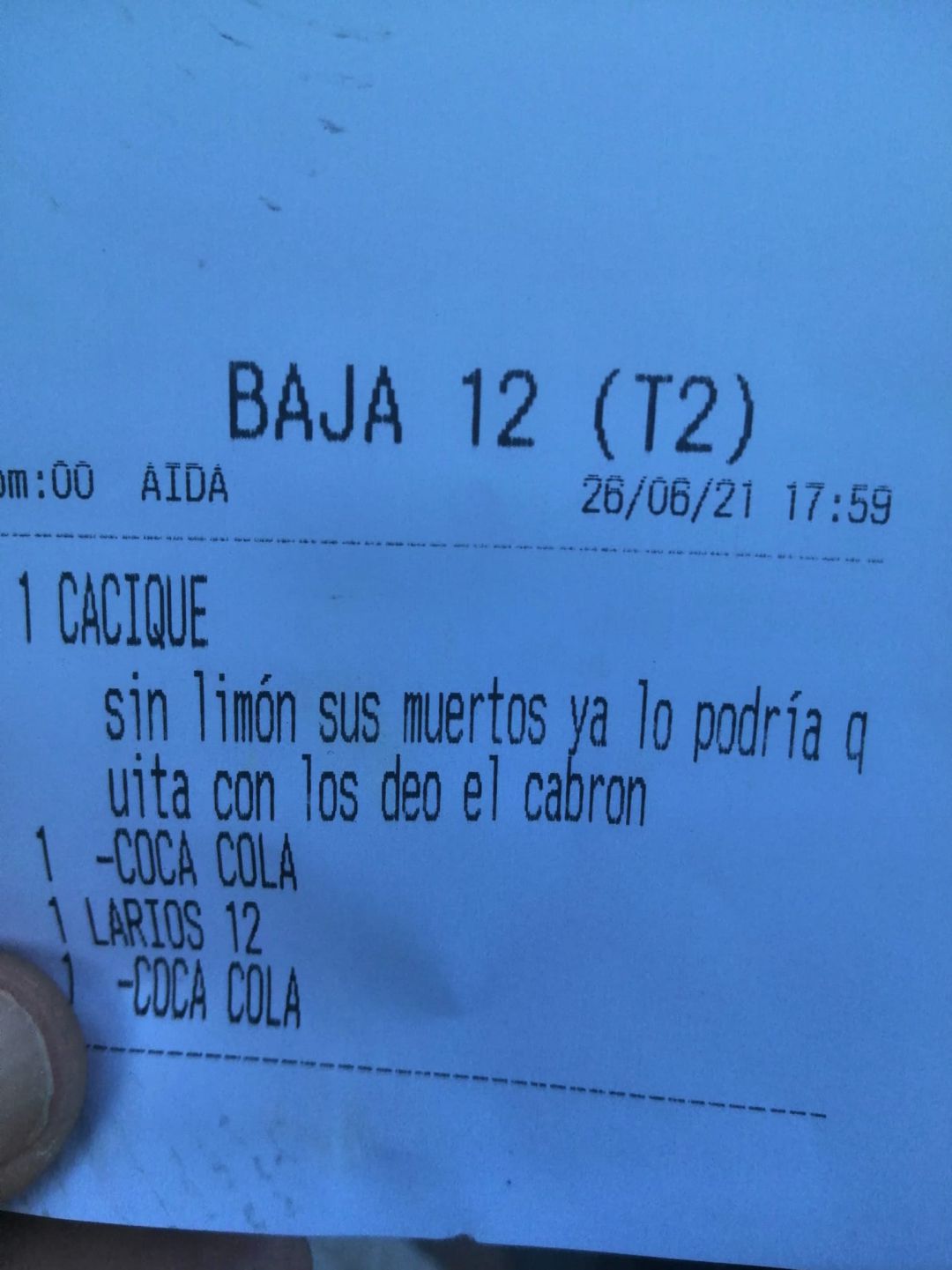 Un ticket se hace viral por un mensaje de un camarero. Un ticket se hace viral por un mensaje de un camarero.