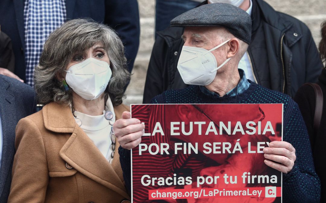 La exministra de Sanidad, María Luisa Carcedo, junto a Ángel Hernández La exministra de Sanidad, María Luisa Carcedo, junto a Ángel Hernández