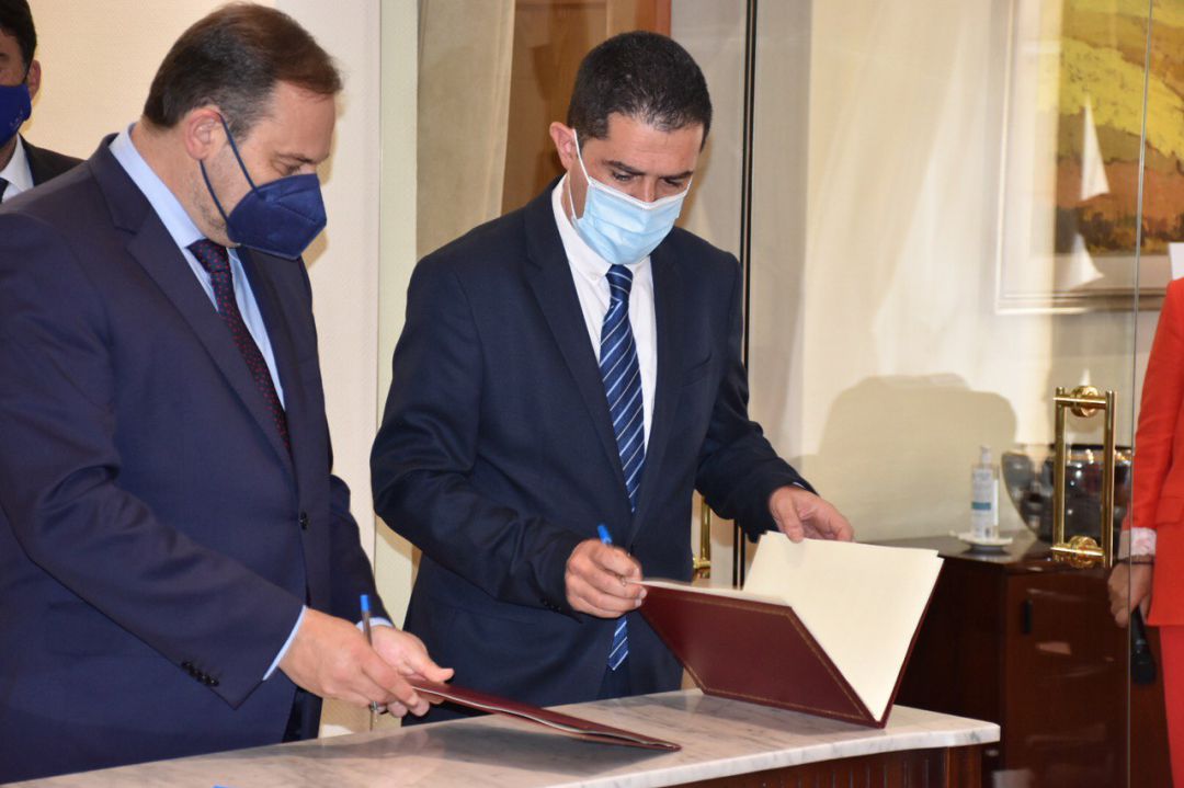 El ministro Ábalos en la firma el protocolo de la Agenda Urbana junto al alcalde de Alcoy, Antonio Francés El ministro Ábalos en la firma el protocolo de la Agenda Urbana junto al alcalde de Alcoy, Antonio Francés