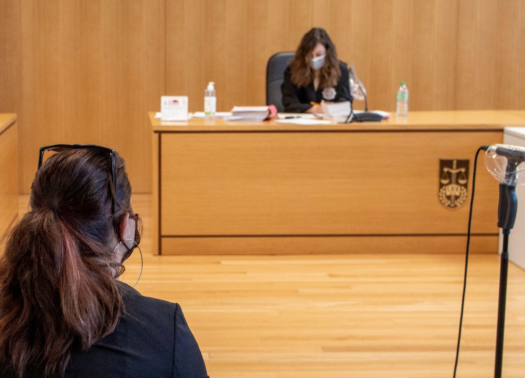 Los juzgados de violencia de género de Vitoria y San Sebastián ya han habilitado espacios específicos para "garantizar" la seguridad de las mujeres víctimas de violencia de género y los de Bilbao está previsto cuenten con ellos para el primer semestre del año que viene. Los juzgados de violencia de género de Vitoria y San Sebastián ya han habilitado espacios específicos para "garantizar" la seguridad de las mujeres víctimas de violencia de género y los de Bilbao está previsto cuenten con ellos para el primer semestre del año que viene.