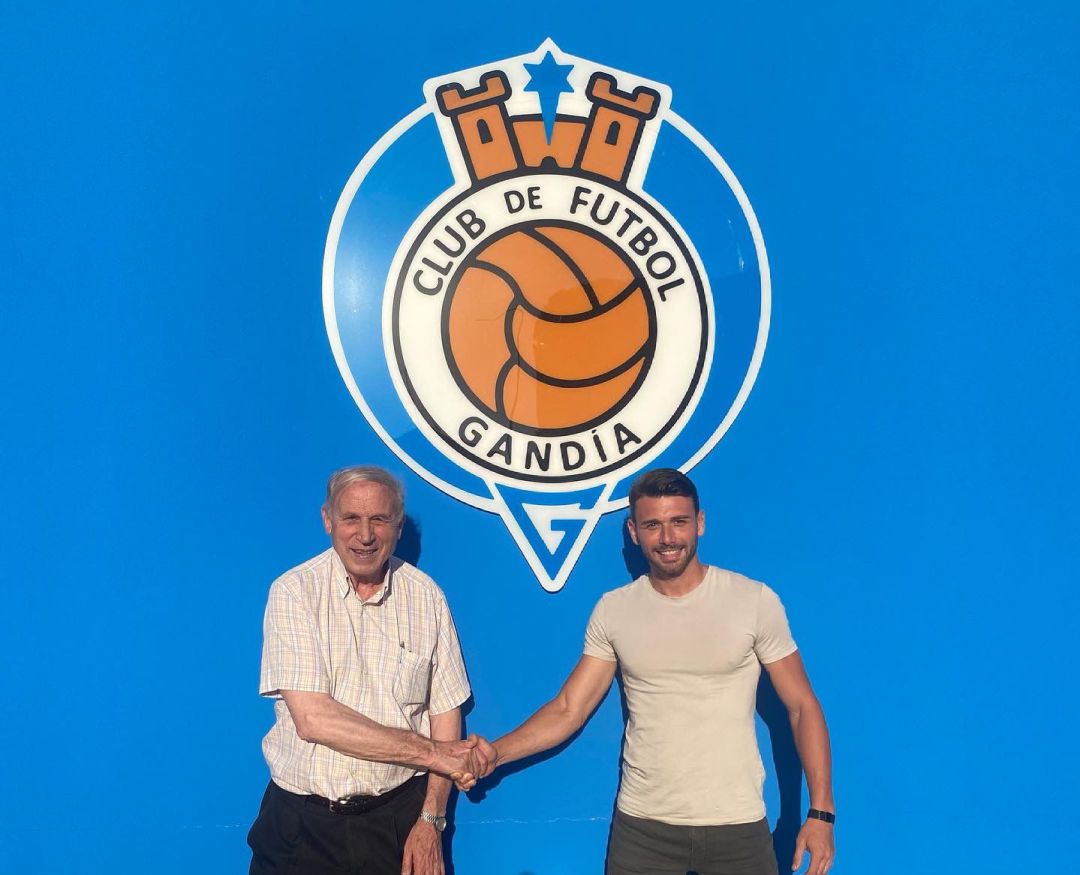 Maik Tomás junto al presidente blanquiazul Jesús Sendra Maik Tomás junto al presidente blanquiazul Jesús Sendra