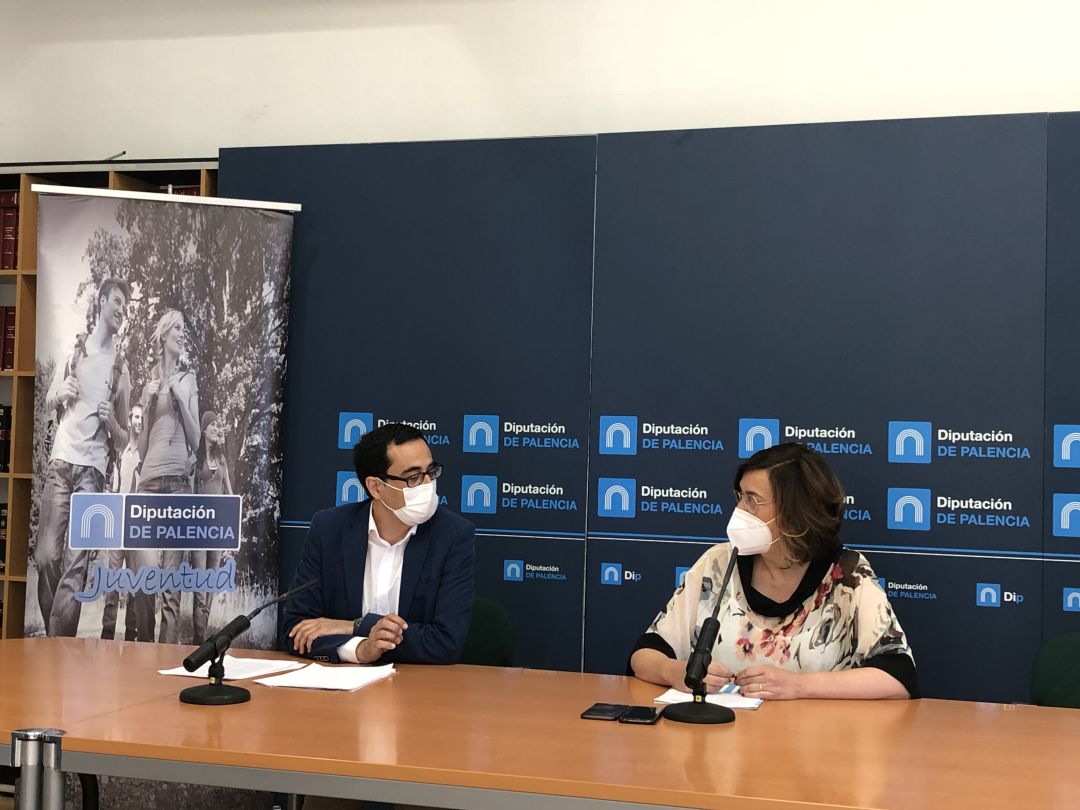 La presidenta de la institución provincial, Ángeles Armisén, junto al diputado delegado del área de Juventud, Juan Antonio Obispo La presidenta de la institución provincial, Ángeles Armisén, junto al diputado delegado del área de Juventud, Juan Antonio Obispo