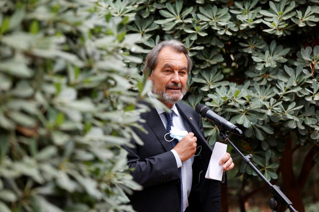 El expresidente de la Generalitat Artur Mas durante la rueda de prensa que ha ofrecido este martes ha acusado este martes al Estado de buscar "la muerte civil y política" de los exaltos cargos del Govern implicados en la liquidación del Tribunal de Cuentas por la promoción exterior del referéndum del 1-O, lo que ha calificado de "abuso de poder" El expresidente de la Generalitat Artur Mas durante la rueda de prensa que ha ofrecido este martes ha acusado este martes al Estado de buscar "la muerte civil y política" de los exaltos cargos del Govern implicados en la liquidación del Tribunal de Cuentas por la promoción exterior del referéndum del 1-O, lo que ha calificado de "abuso de poder"