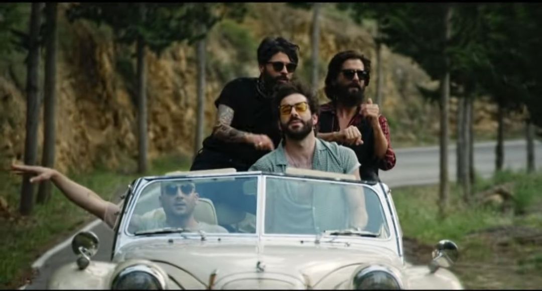 El nuevo videoclip de Viva Suecia es la versión murciana de Estrella Damm El nuevo videoclip de Viva Suecia es la versión murciana de Estrella Damm