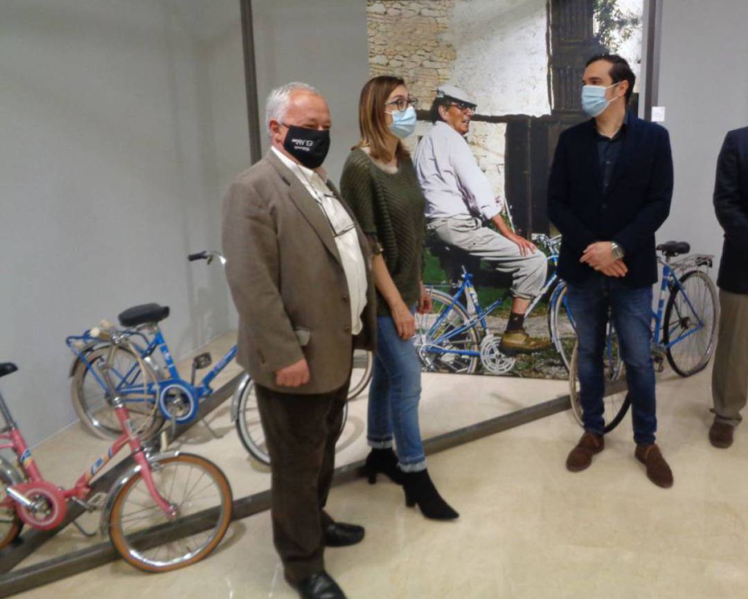 Gonzalo Santonja, en la inauguración de una de las exposiciones organizadas por el Instituto de la Lengua Gonzalo Santonja, en la inauguración de una de las exposiciones organizadas por el Instituto de la Lengua