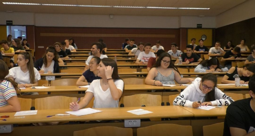 Alumnas y alumnos en las Pruebas de Acceso a la Universidad Alumnas y alumnos en las Pruebas de Acceso a la Universidad