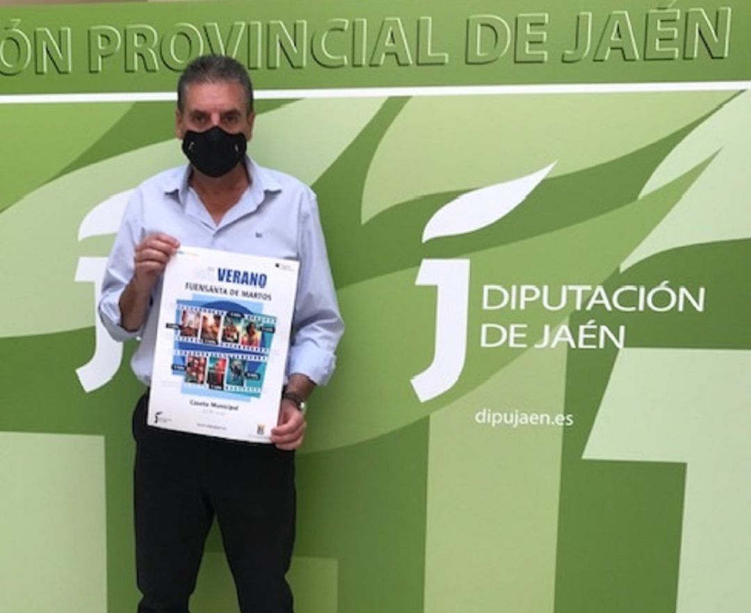 El diputado de Cultura de la Diputación Provincial de Jaén muestra el cartel anunciador El diputado de Cultura de la Diputación Provincial de Jaén muestra el cartel anunciador