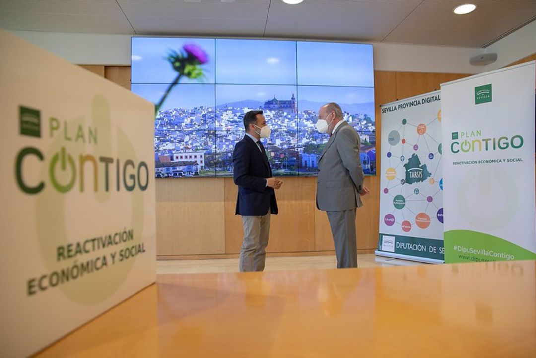 El presidente de la Diputación de Sevilla, Fernando Rodríguez Villalobos, y el alcalde de Las Cabezas de San Juan, Francisco Toajas - El presidente de la Diputación de Sevilla, Fernando Rodríguez Villalobos, y el alcalde de Las Cabezas de San Juan, Francisco Toajas -