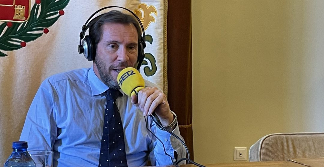 Oscar Puente atiende a los oyentes de la Cadena SER Oscar Puente atiende a los oyentes de la Cadena SER