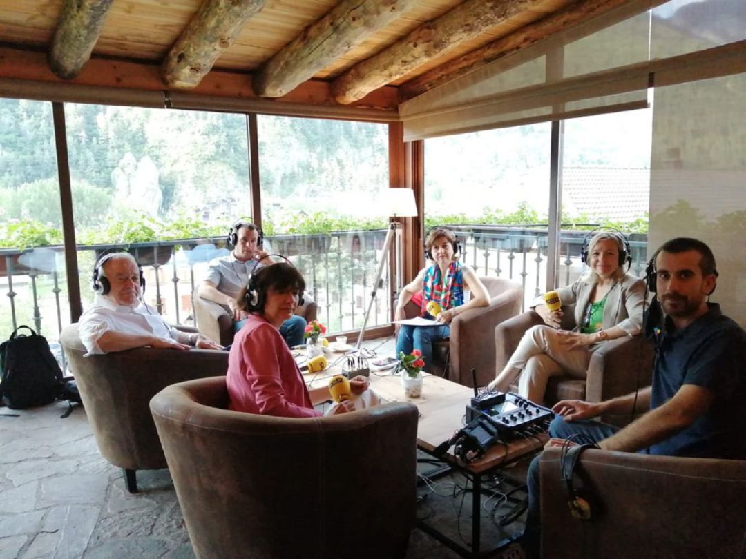 Emisión de La Rebotica desde el Hotel Mediodía de Plan (Huesca), coincidiendo con el Foro de la España Vaciada, organizado por la Cadena SER Emisión de La Rebotica desde el Hotel Mediodía de Plan (Huesca), coincidiendo con el Foro de la España Vaciada, organizado por la Cadena SER