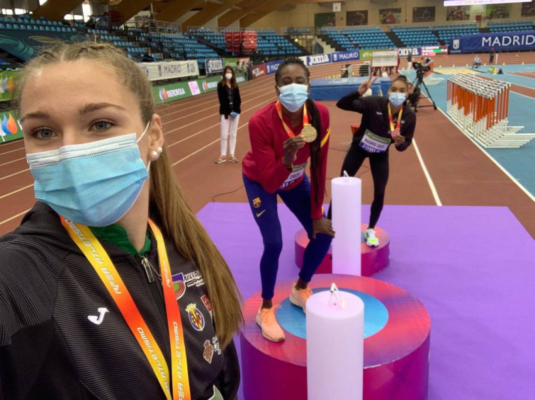 Andrea Jiménez, en primer término, en el pódium del Campeonato de España Absoluto en el mes de Febrero Andrea Jiménez, en primer término, en el pódium del Campeonato de España Absoluto en el mes de Febrero