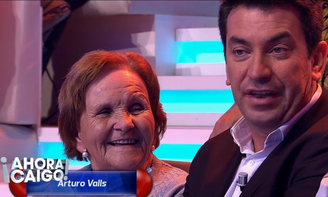 Palmira, fan del programa, junto a Arturo Valls. Palmira, fan del programa, junto a Arturo Valls.