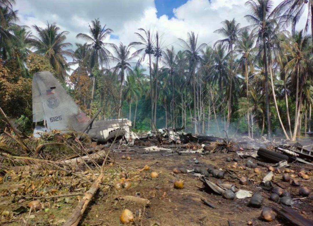 Accidente aéreo de un avión militar en Filipinas. Accidente aéreo de un avión militar en Filipinas.