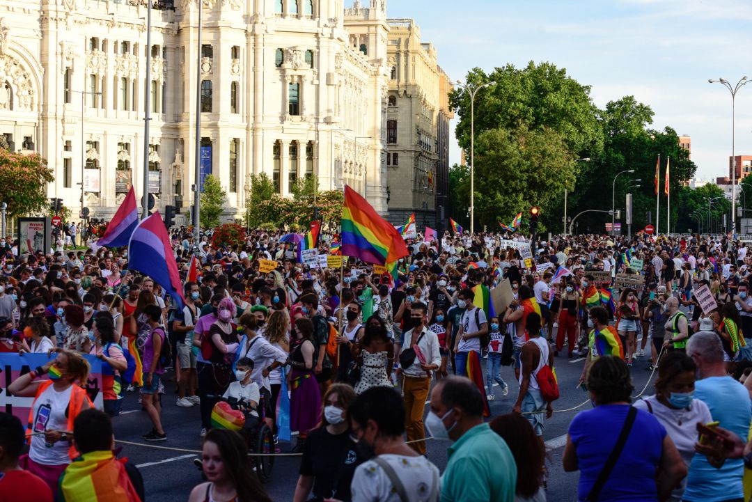 Manifestación del Orgullo LGTBI a su paso por la Plaza de Cibeles en Madrid. Manifestación del Orgullo LGTBI a su paso por la Plaza de Cibeles en Madrid.