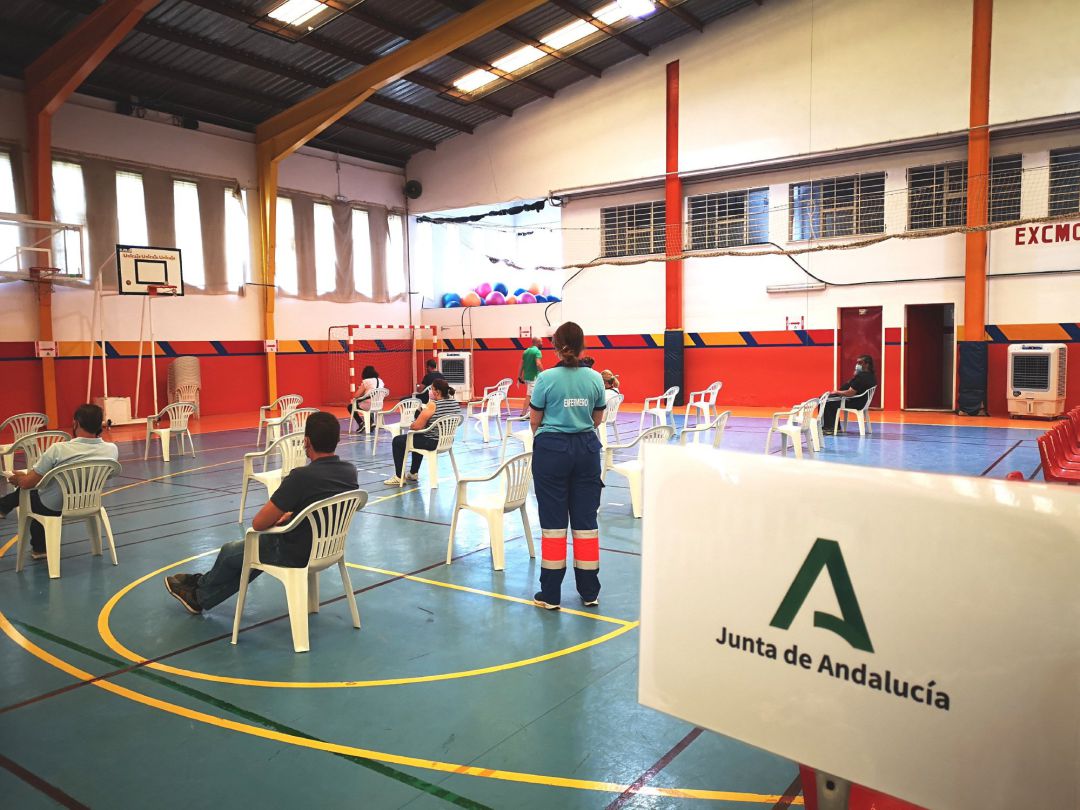 Punto de vacunación externo contra la COVID en el polideportivo El Fuerte de Ronda Punto de vacunación externo contra la COVID en el polideportivo El Fuerte de Ronda