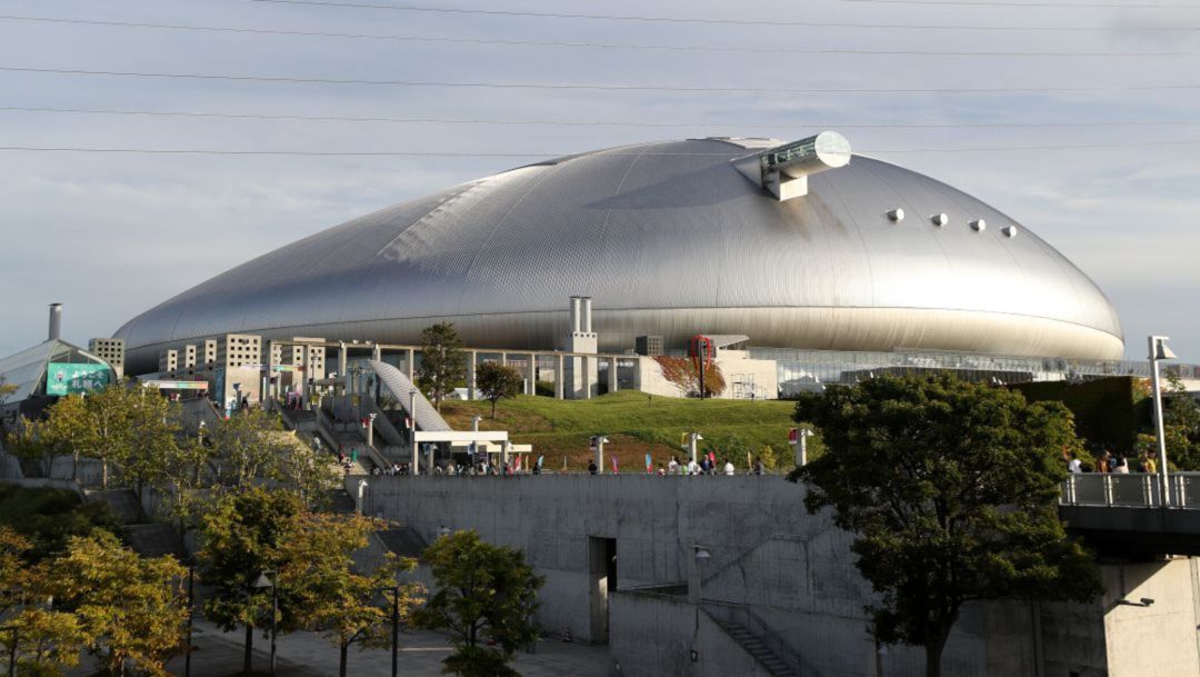 La selección española de fútbol juega en el Sapporo Dome. La selección española de fútbol juega en el Sapporo Dome.