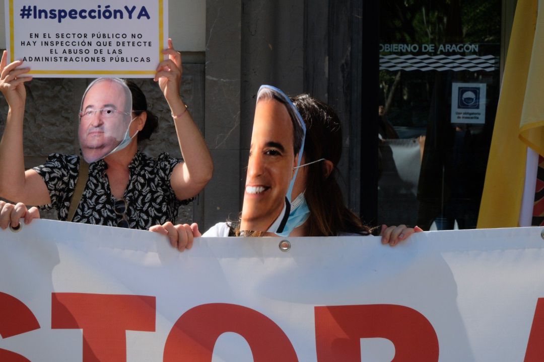 Concentración de interinos ante el Departamento de de Hacienda y Función Pública del Gobierno de Aragón Concentración de interinos ante el Departamento de de Hacienda y Función Pública del Gobierno de Aragón