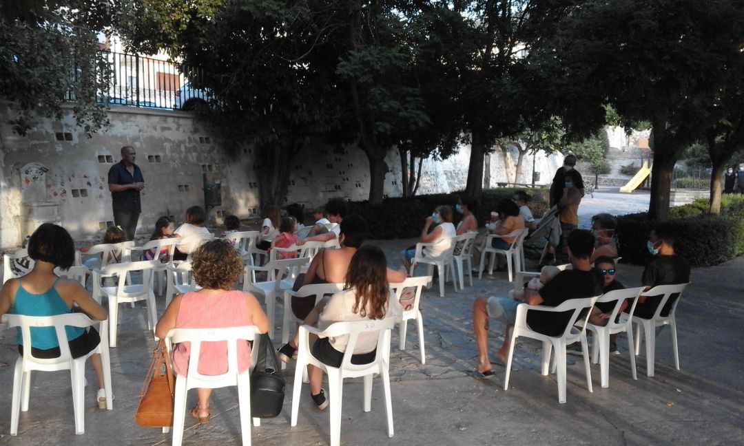 Imagen de archivo de un "contacontes" celebrado el pasado verano en la comarca. Imagen de archivo de un "contacontes" celebrado el pasado verano en la comarca.
