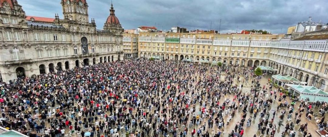 La plaza de María Pita en A Coruña, abarrotada en homenaje a Samuel La plaza de María Pita en A Coruña, abarrotada en homenaje a Samuel