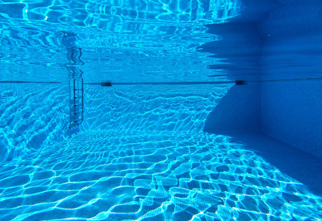 Imagen de archivo del interior de una piscina Imagen de archivo del interior de una piscina