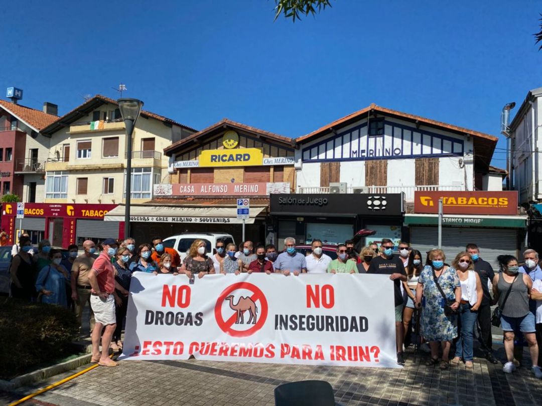 Los vecinos, comerciantes y hosteleros de la frontera de Santiago de Irun manifiestan a las autoridades y a la población la situación de indefesión Los vecinos, comerciantes y hosteleros de la frontera de Santiago de Irun manifiestan a las autoridades y a la población la situación de indefesión