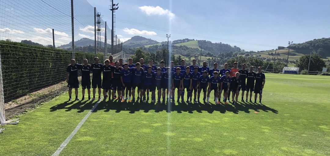plantilla del Sanse con el cuerpo técnico posa en el primer día de trabajo plantilla del Sanse con el cuerpo técnico posa en el primer día de trabajo