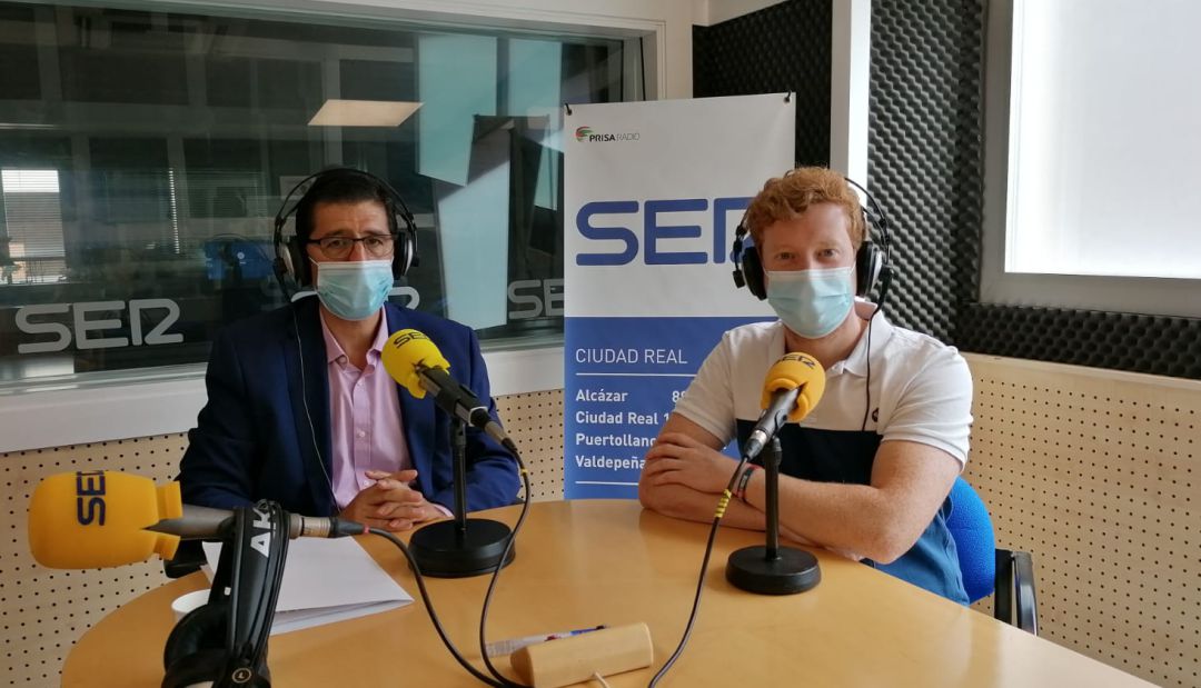 José Manuel Caballero (izquierda), en los estudios de SER Ciudad Real José Manuel Caballero (izquierda), en los estudios de SER Ciudad Real