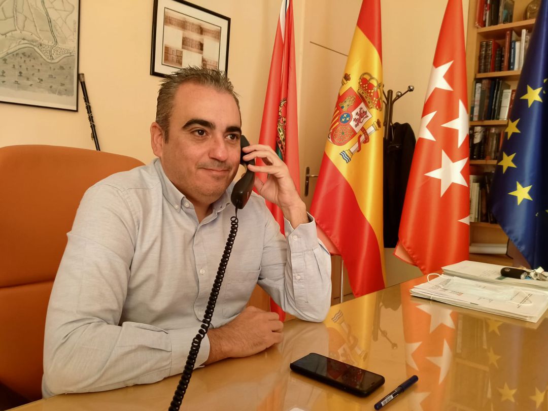 Javier Corpa atiende en su despacho a SER Henares. Javier Corpa atiende en su despacho a SER Henares.