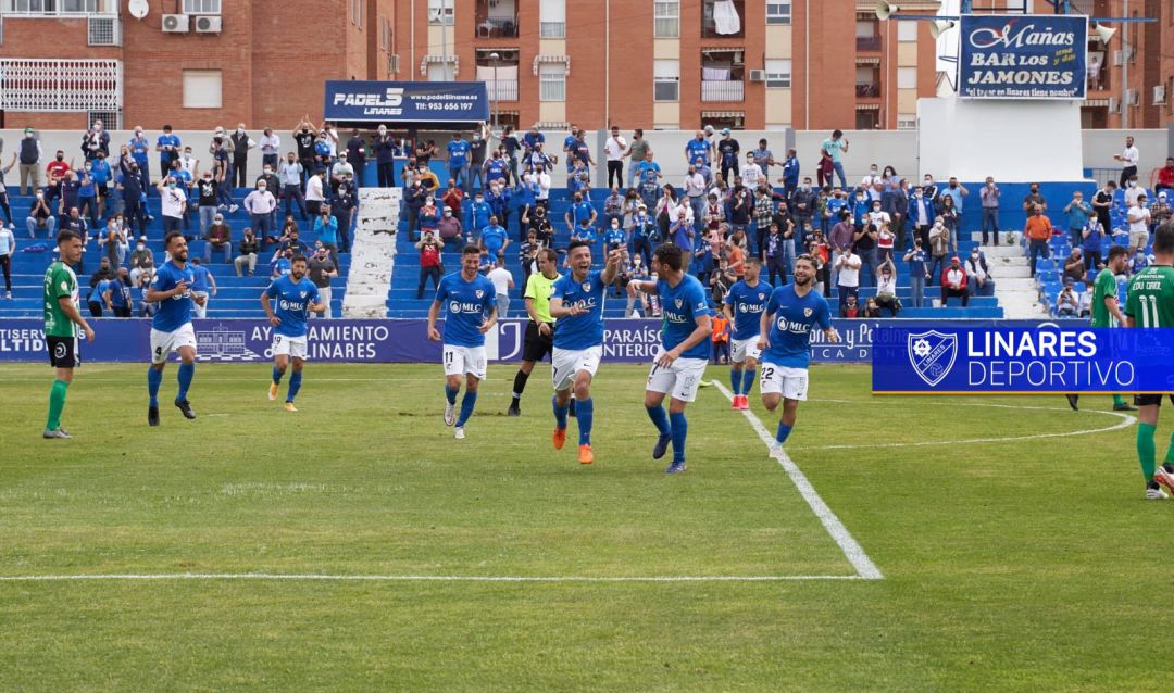 Imagen de archivo de un partido del Linares Deportivo. Imagen de archivo de un partido del Linares Deportivo.
