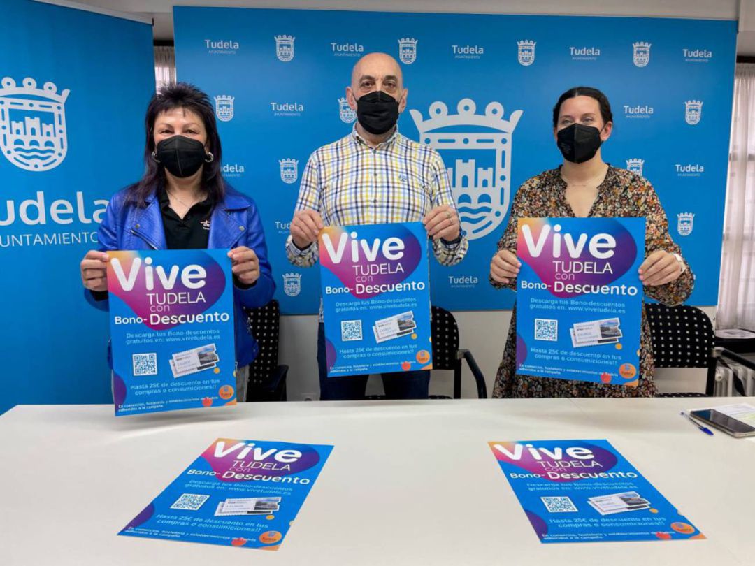 Anabel García, Jesús Clemos e Irune García en la presentación de la campaña 'Vive Tudela con bono-descuento' en abril Anabel García, Jesús Clemos e Irune García en la presentación de la campaña 'Vive Tudela con bono-descuento' en abril