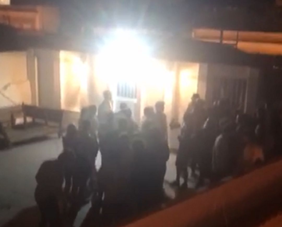 Reunión de Jóvenes en una vivienda de Tarifa Reunión de Jóvenes en una vivienda de Tarifa
