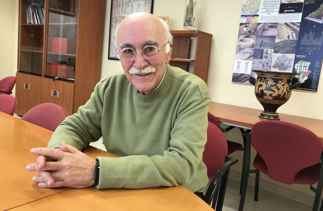 El profesor de Prehistoria de la Universidad de Jaén, Arturo Ruiz, ya tiene el visto bueno para ser profesor emérito El profesor de Prehistoria de la Universidad de Jaén, Arturo Ruiz, ya tiene el visto bueno para ser profesor emérito